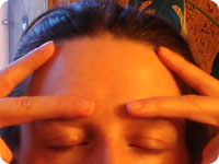 Die Abhyanga Öl Massage am Kopf / Stirn